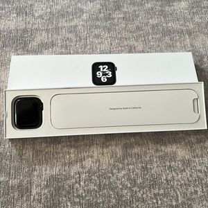 Apple Watch SE 44mm Aluminum Midnight Sport Band